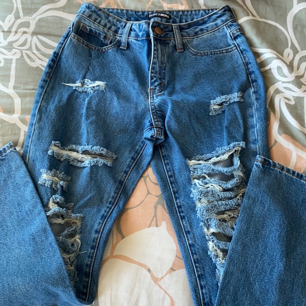 Distressed Boyfriend Jeans